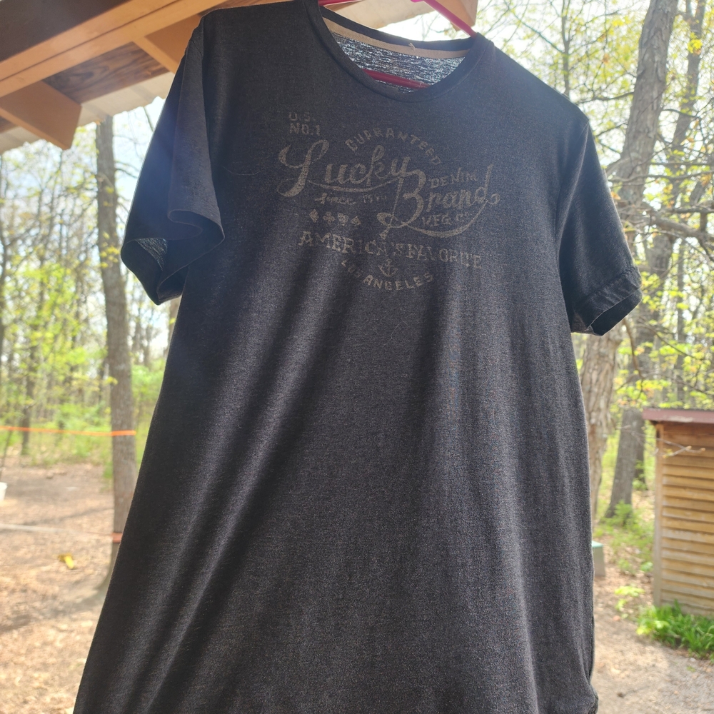 Lucky Brand Men's Short Sleeve Tee in Charcoal Gray with Subtle Graphic